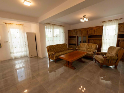 De închiriat- Apartament cu 2 camere intrare în Giroc