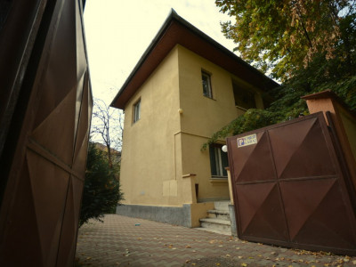 Vila de vanzare zona Medicina