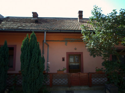 Apartament 2 camere la curte comuna