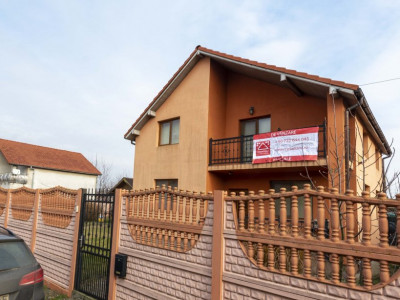 De vanzare casa P+E Utvin